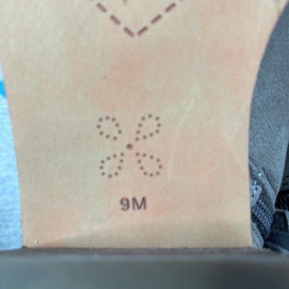 Caslon Faye Block Heel Ankle Boots - Picture 6 of 8